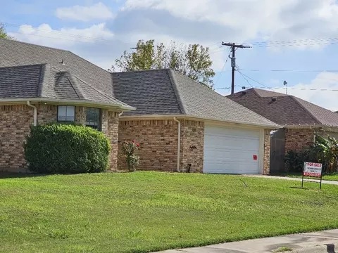 1009 Shelly Dr, Cleburne, TX 76031