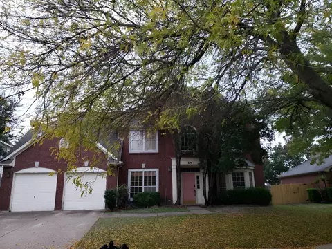 215 Crane Dr, Grand Prairie, TX 75052