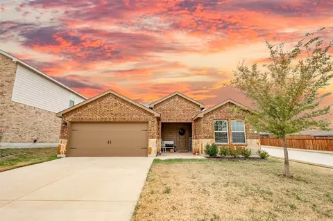 900 Fueller Dr, Aubrey, TX 76227