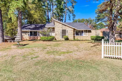 3205 Heatherbrook Dr, Haughton, LA 71037