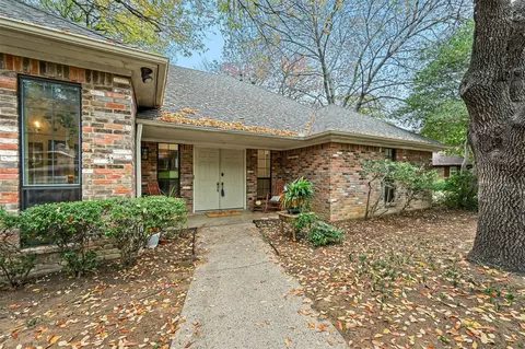 2216 Stonegate Dr, Denton, TX 76205