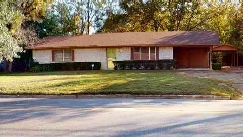 709 W Tyler St, Gilmer, TX 75644