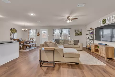 393 Meadow Ridge Dr, Burleson, TX 76028
