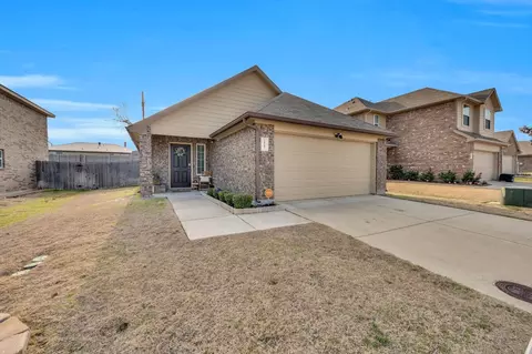 1507 Blue Jay Dr, Ennis, TX 75119
