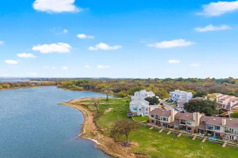 305 Oakbrook Dr, Lewisville, TX 75057
