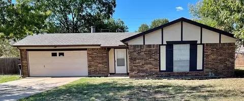 1304 Bradley Ct, Cleburne, TX 76033