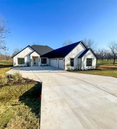 2509 Birchwood Dr, Granbury, TX 76049
