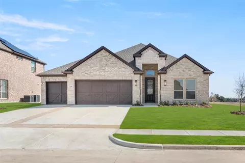 2430 White Plains Dr, Midlothian, TX 76065