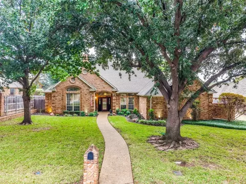 5209 Vicksburg Dr, Arlington, TX 76017