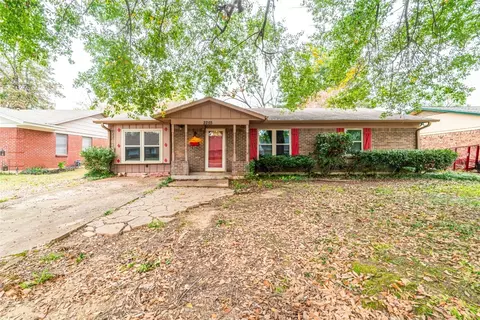 2255 Sycamore St, Paris, TX 75460