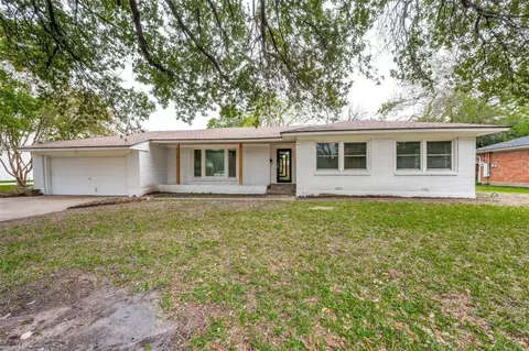 3027 Primrose Ln, Farmers Branch, TX 75234