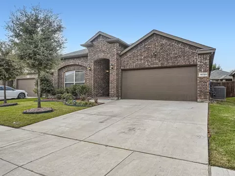 15721 Oak Pointe Dr, Fort Worth, TX 76177