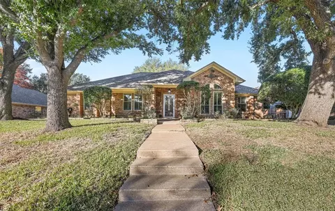1807 Bent Tree Dr, Euless, TX 76039