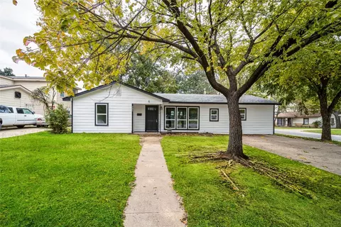 921 NE 31st St, Grand Prairie, TX 75050