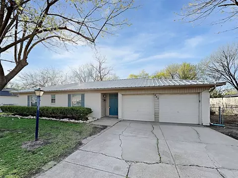 637 Lynnewood Ave, Burleson, TX 76028