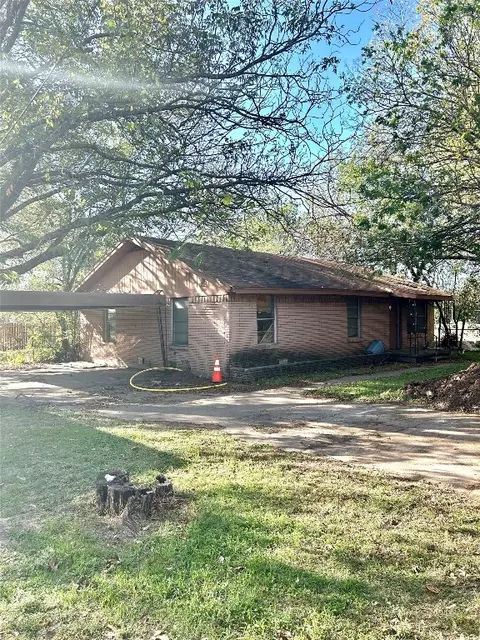 1313 Poindexter Ave, Cleburne, TX 76033