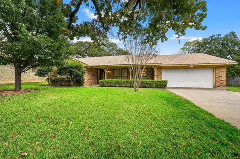 7262 Merry Lane Ct, Fort Worth, TX 76112