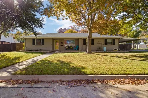 112 SE Harris St, Burleson, TX 76028