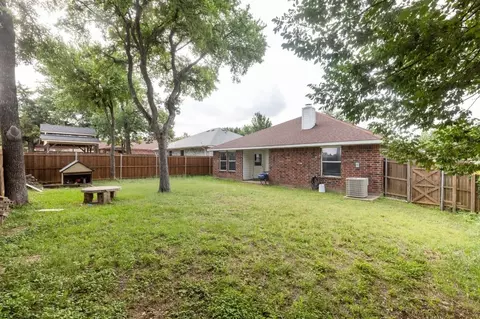 1425 Cibola Dr, Dallas, TX 75211