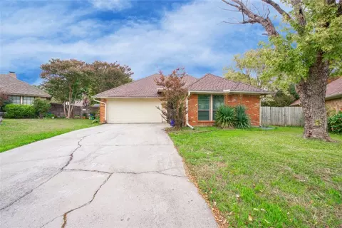 1517 Brook Forest Dr, Mansfield, TX 76063