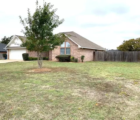 829 Greenwood Cir, Lindale, TX 75771