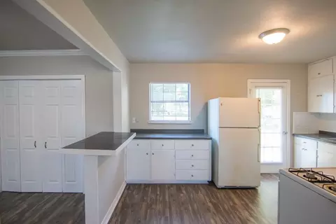 521 E Munson St, Denison, TX 75021 photo 5