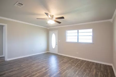 521 E Munson St, Denison, TX 75021 photo 4