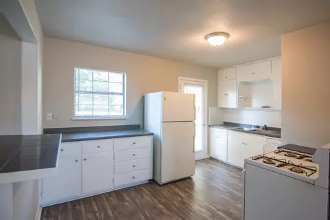 521 E Munson St, Denison, TX 75021 photo 6