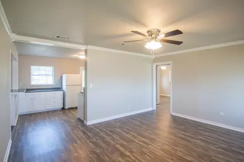 521 E Munson St, Denison, TX 75021 photo 3