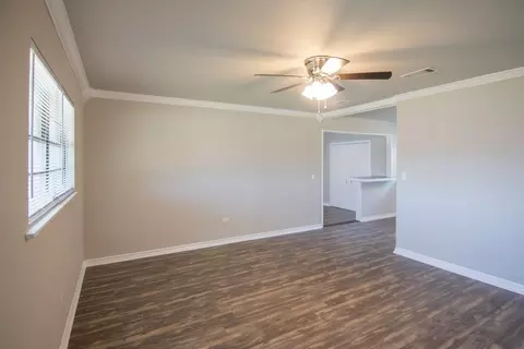 521 E Munson St, Denison, TX 75021 photo 2