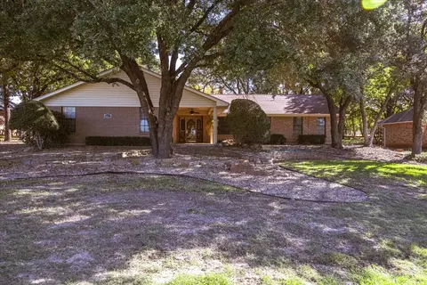 6417 Westover Dr, Granbury, TX 76049