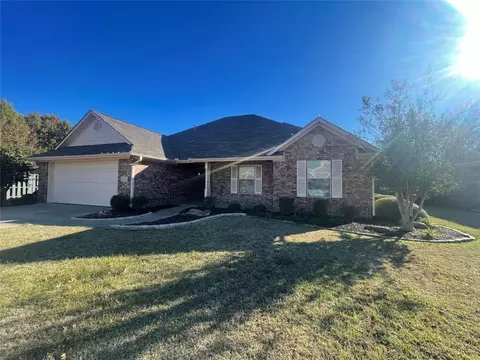 2227 N Village Dr, Bonham, TX 75418