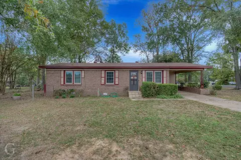 200 Meadow Dr, Mansfield, LA 71052
