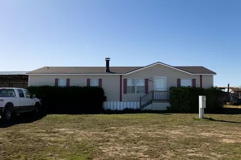 5805 Kentucky St, Joshua, TX 76058
