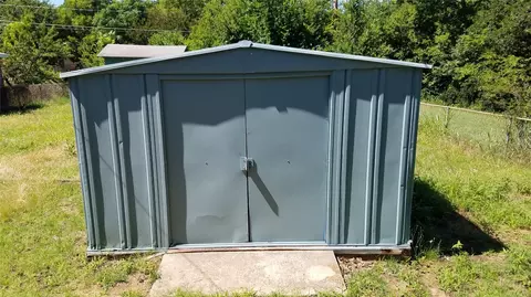 719 E Gandy St, Denison, TX 75021 photo 12