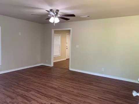 719 E Gandy St, Denison, TX 75021 photo 4