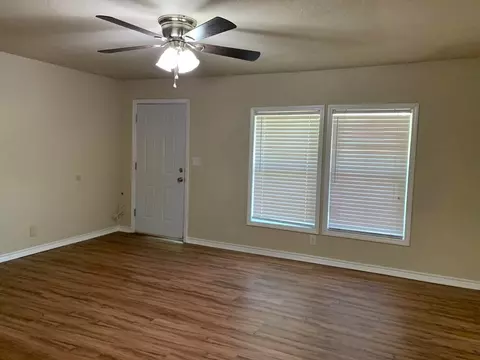 719 E Gandy St, Denison, TX 75021 photo 5