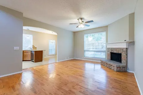 308 Madisson Dr, Euless, TX 76039 photo 6