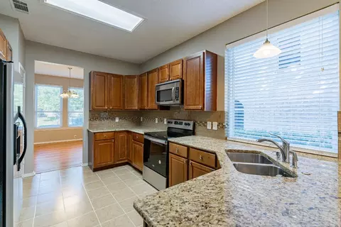 308 Madisson Dr, Euless, TX 76039 photo 3