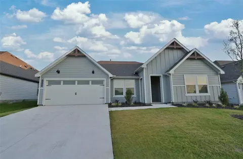 1113 Keystone Dr, Granbury, TX 76048