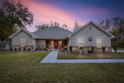202 College St, Red Oak, TX 75154