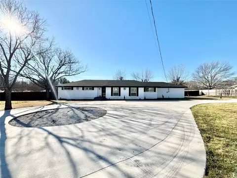 6201 Ten Mile Bridge Rd, Fort Worth, TX 76135