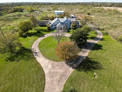702 Toth Rd, Ennis, TX 75119