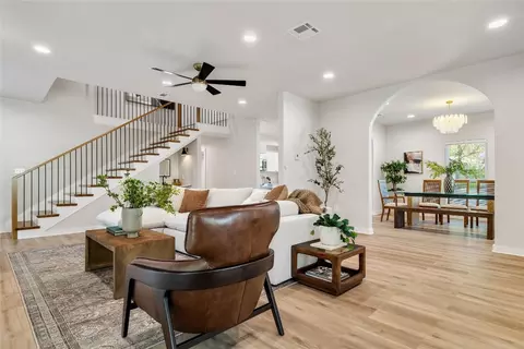 936 W 8th St, Dallas, TX 75208