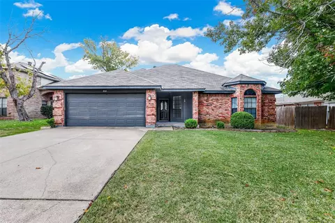 810 Ackers Dr, Arlington, TX 76001