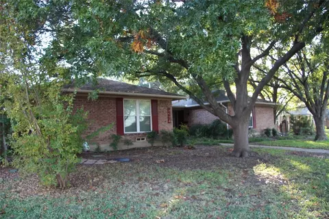7622 Meadow Oaks Dr, Dallas, TX 75230
