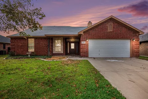 1855 Roadrunner Dr, Weatherford, TX 76088