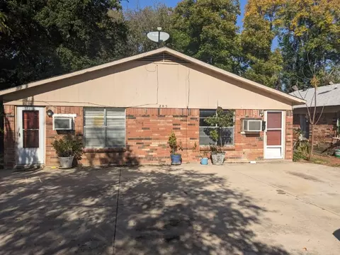 205 Maple St, Arlington, TX 76011