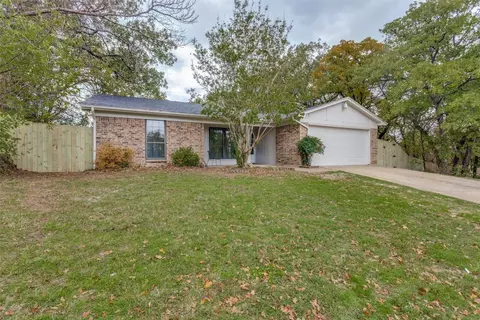 350 Woodhill Way Ct, Azle, TX 76020