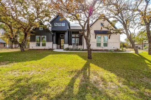 673 S Sugartree Dr, Lipan, TX 76462